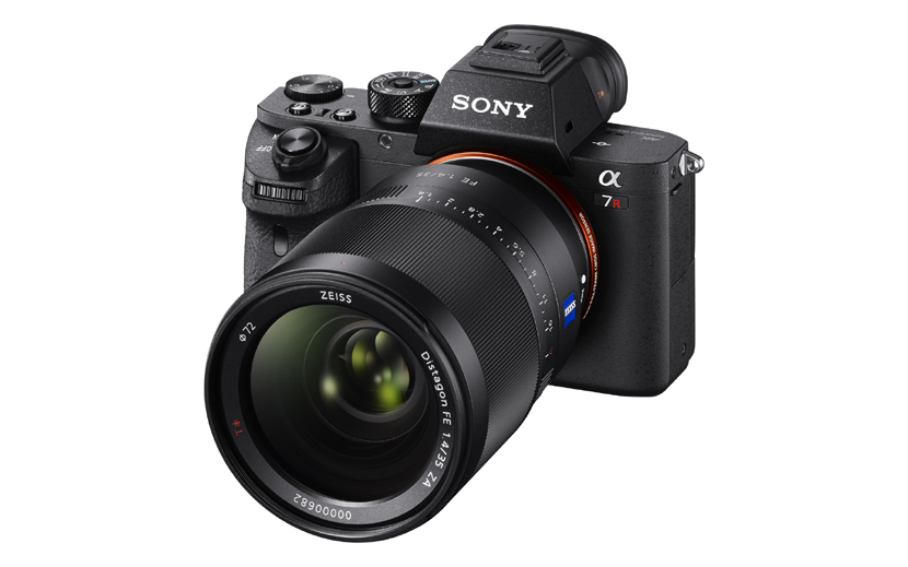 Пълноформатен фотоапарат от Sony